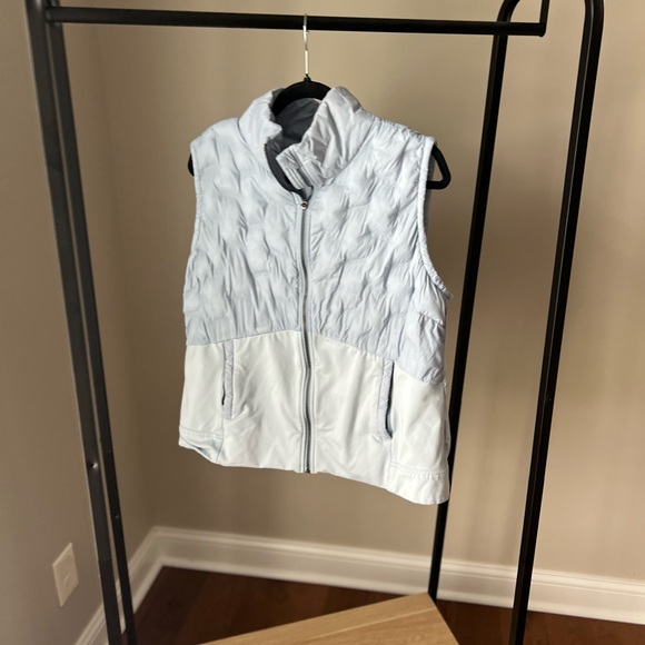 CALIA by Carrie Underwood Jackets & Blazers - CALIA by Carrie Underwood Light Gray Quilted Vest